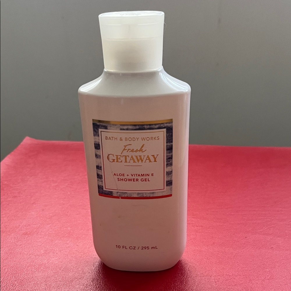 Bath & Body Works Fresh Getaway Shower Gel - White